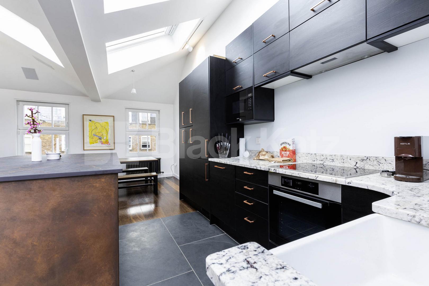 Spacious 4 bed 2 bath set in a period conversion close to Euston St  Drummond Street, Camden / Euston